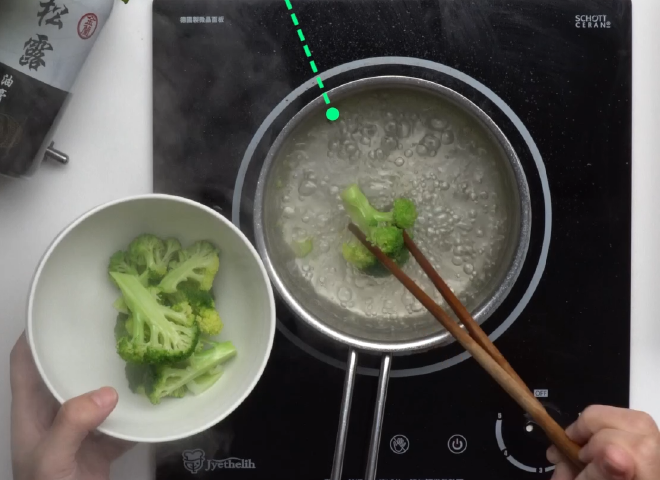 杏福圆满步骤1: 绿花椰菜川烫