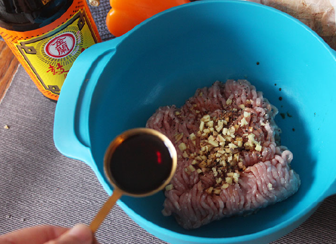 Bell Pepper step 1: Mix minced meat